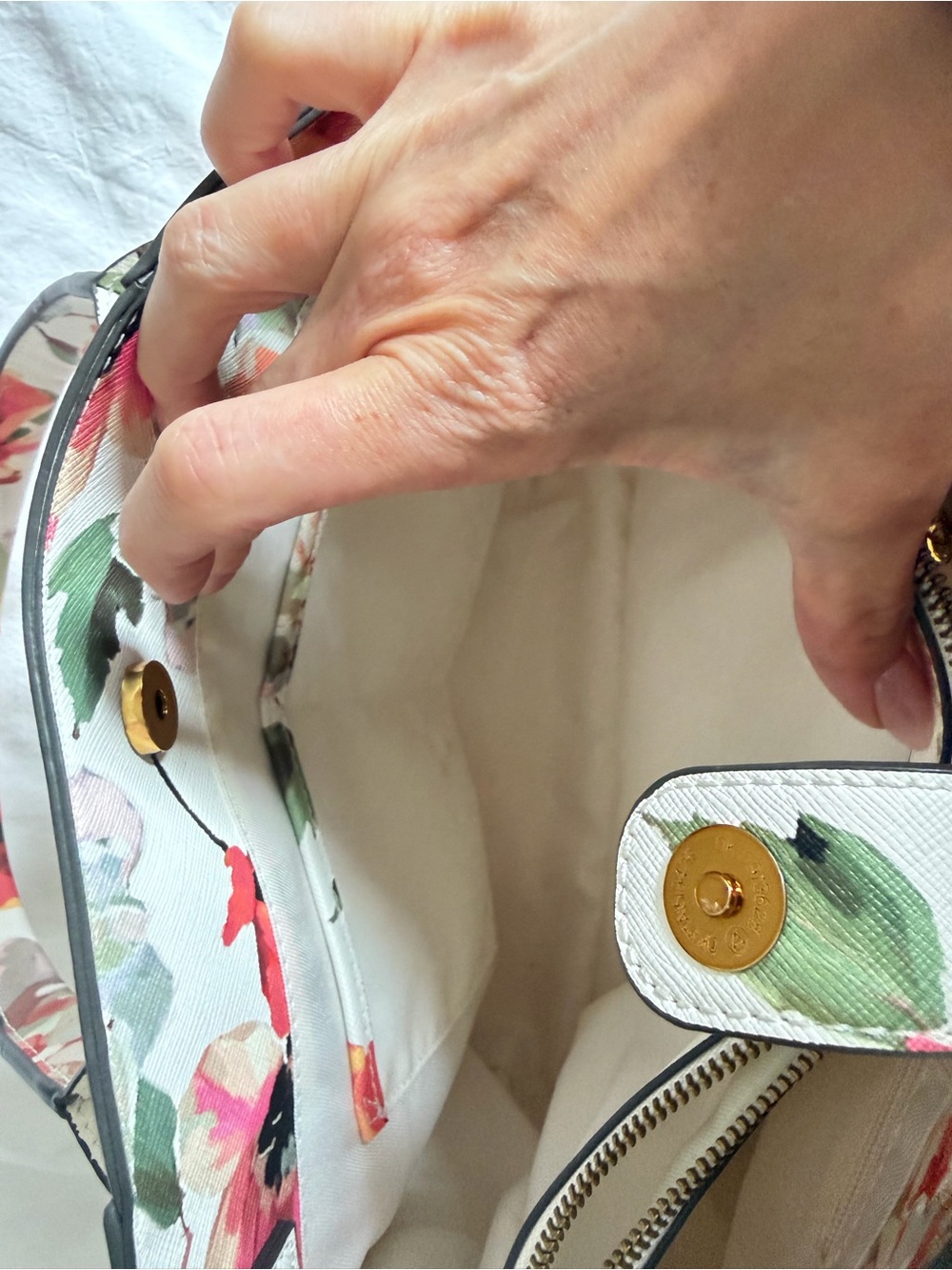 Love & Lord Floral Print Satchel Handbag in White and Pink - Picture 6 of 6